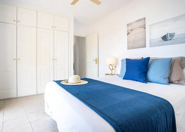 Blue Garden - Cozy With Atlantic Views Apartment