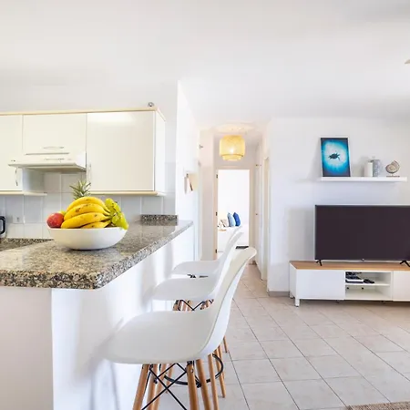 Blue Garden - Stylish With Atlantic Views *