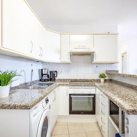 Daire Blue Garden - Stylish With Atlantic Views *