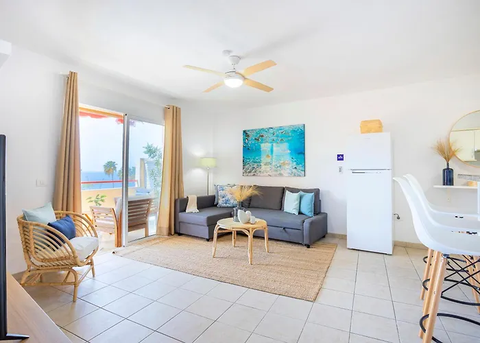 Апартаменты Blue Garden - Cozy With Atlantic Views *